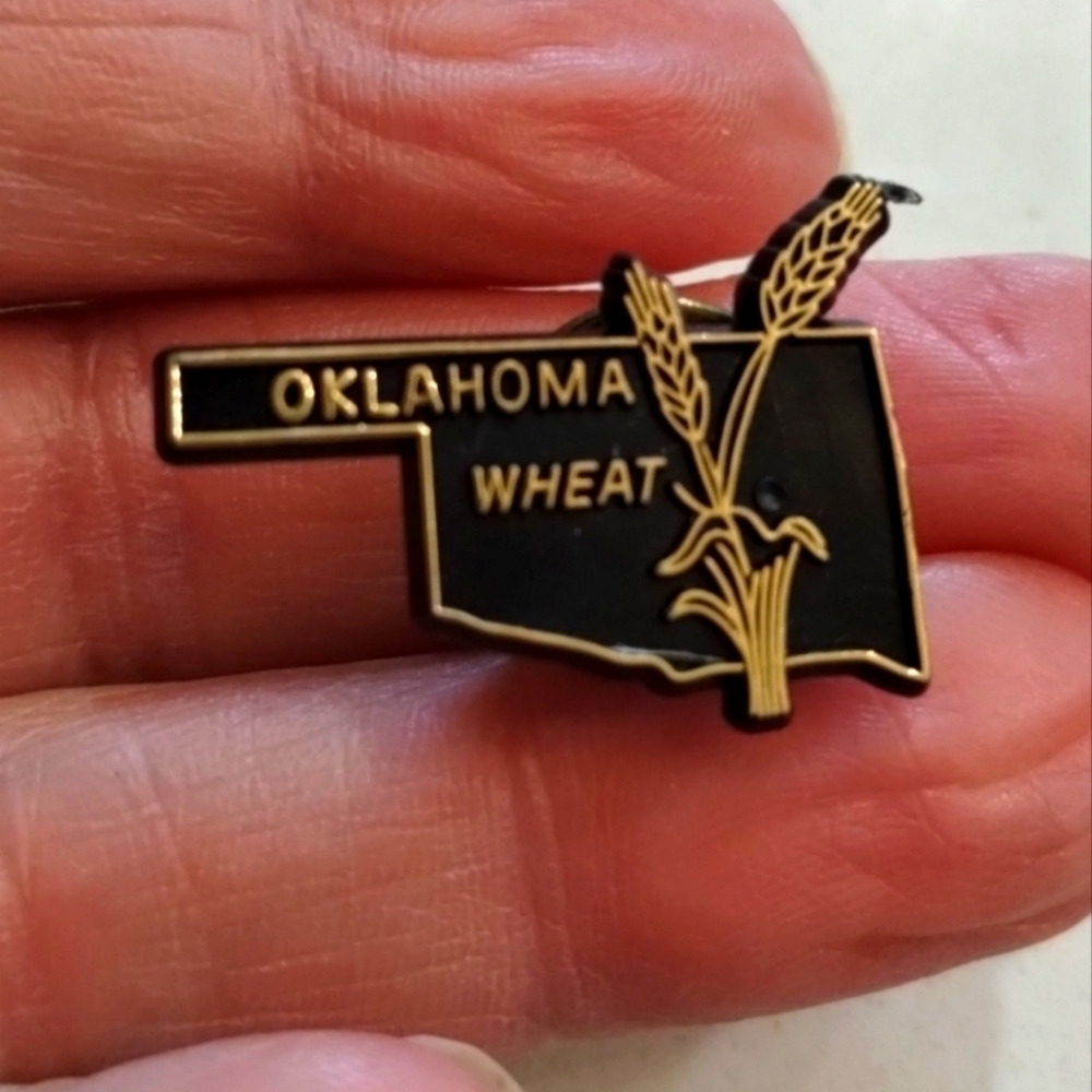 Oklahoma Wheat lapel pin gold tone vintage flare